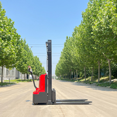 倉庫スタッカー