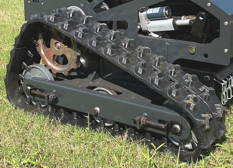 クローラー式芝刈り機