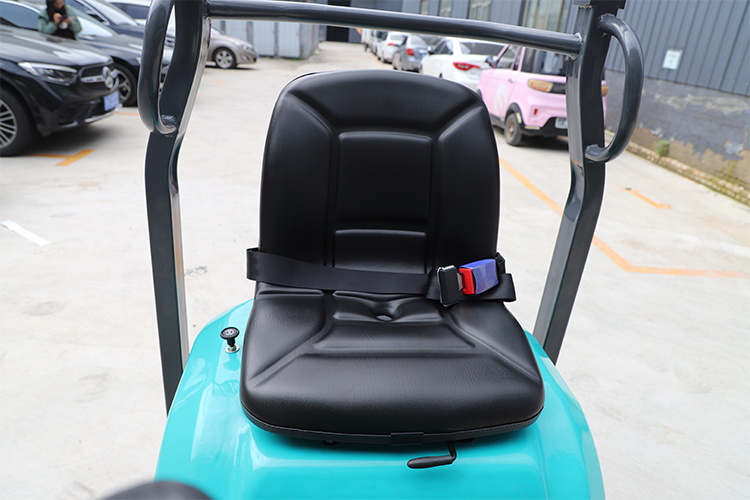 0.8トン掘削機 0.8トン掘削機