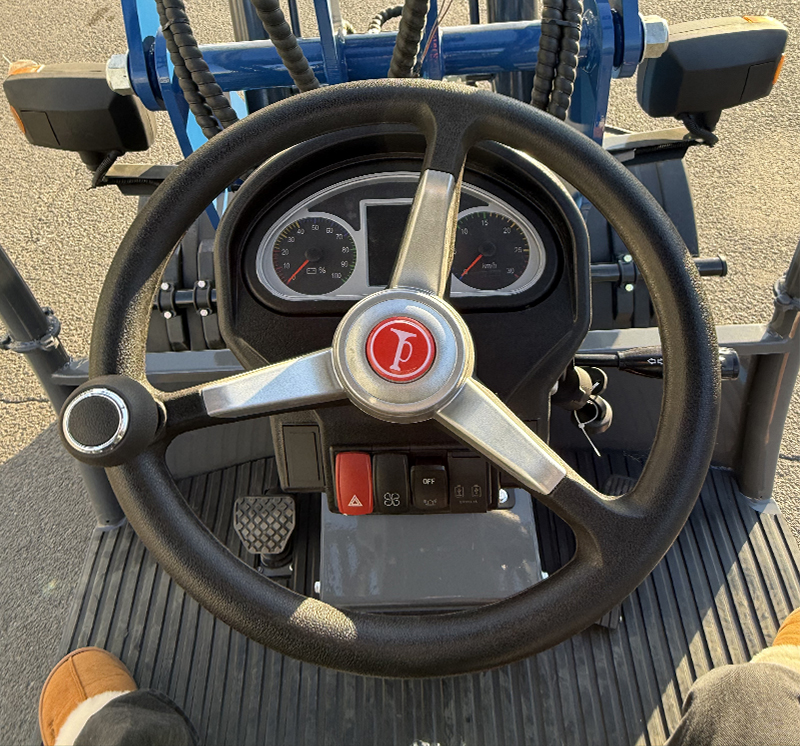 電動フロントエンドローダー