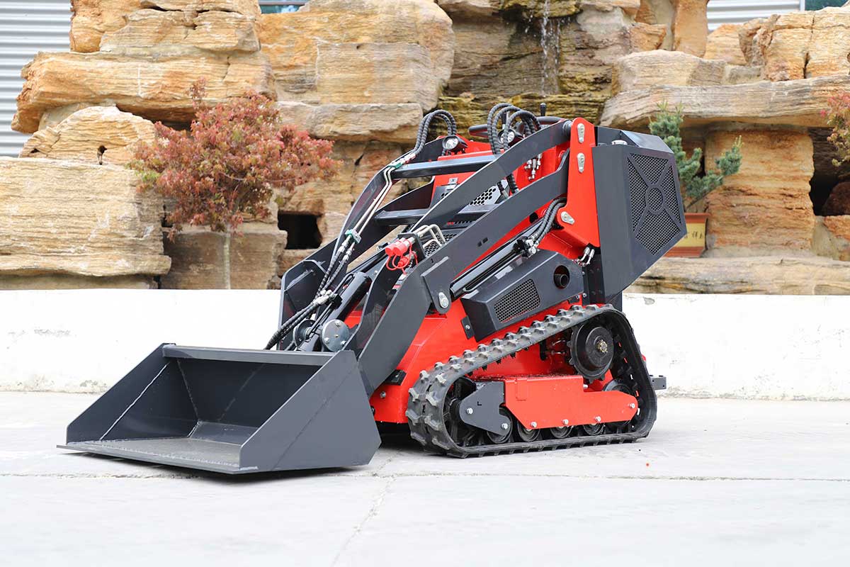 マセンター、狭所作業向けワイエフ480コンパクトクローラ式スキッドステアローダーを発売